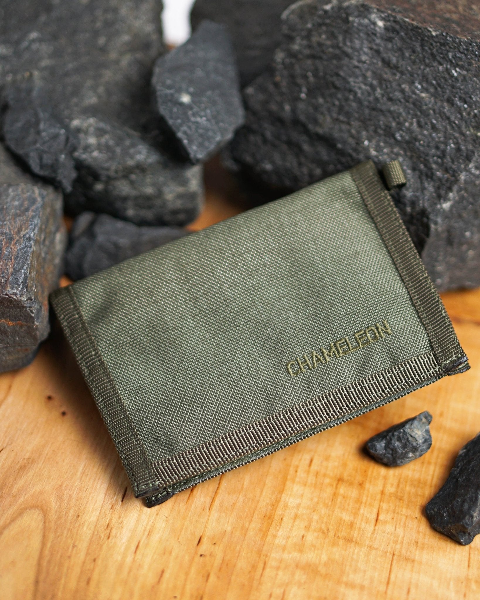 Chameleon Velcro Bifold Mens Wallet - Military Tactical Men Wallet - Canvas Thin Front Pocket Travel Bi - Fold Wallet - Best Nylon Travel Pouch - Olive - Leather Wallet for Men | Chameleon Wallets